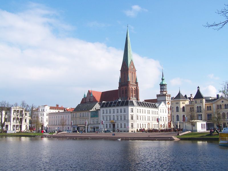 Datei:SN Dom Pfaffenteich.jpg
