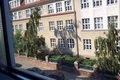 Blick aus Fenster in Richtung Haupteingang Borwinschule