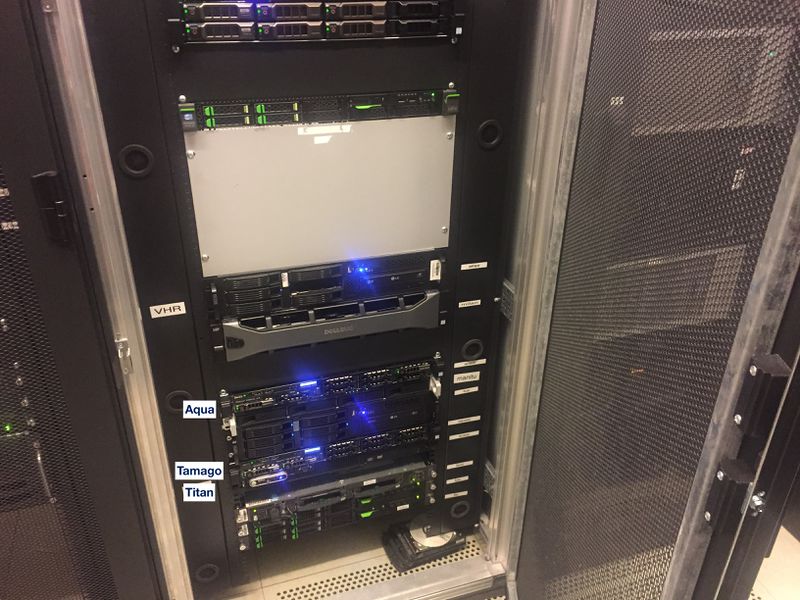 Datei:Server UNIRO 2017 Rack.jpg