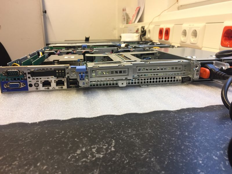 Datei:ONI ServerDELLR330 1 2017 3.jpg