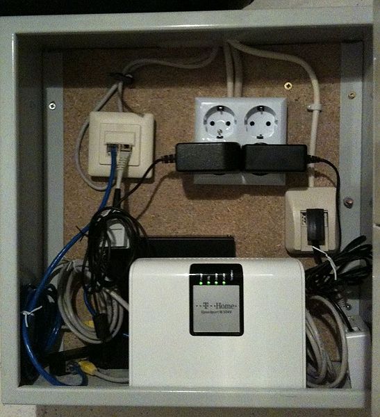 Datei:Dsl-router-lalendorf.JPG