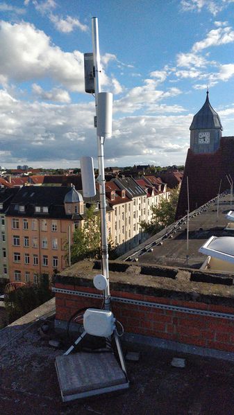 Datei:ONI BorwinschuleRostock Nordmast.jpeg