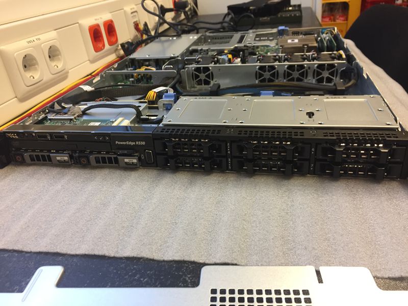 Datei:ONI ServerDELLR330 1 2017 2.jpg